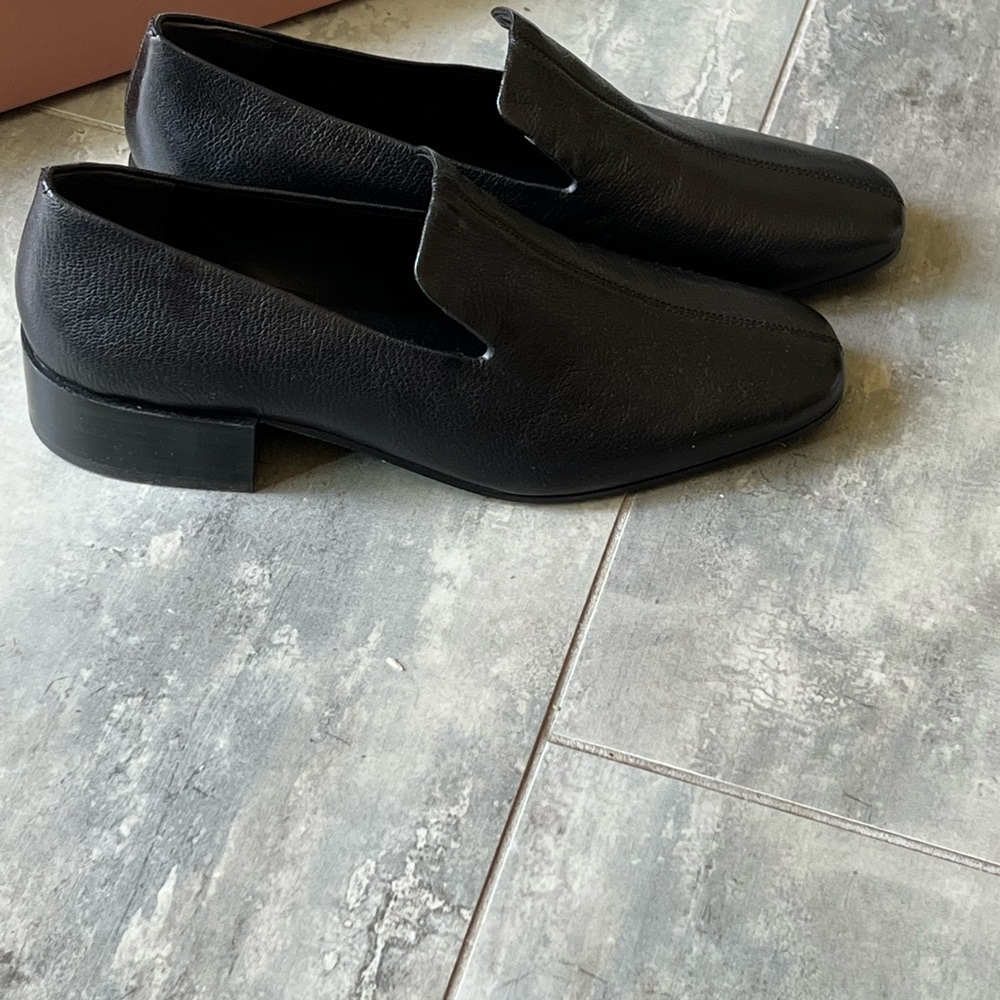 Via spiga loafers black.